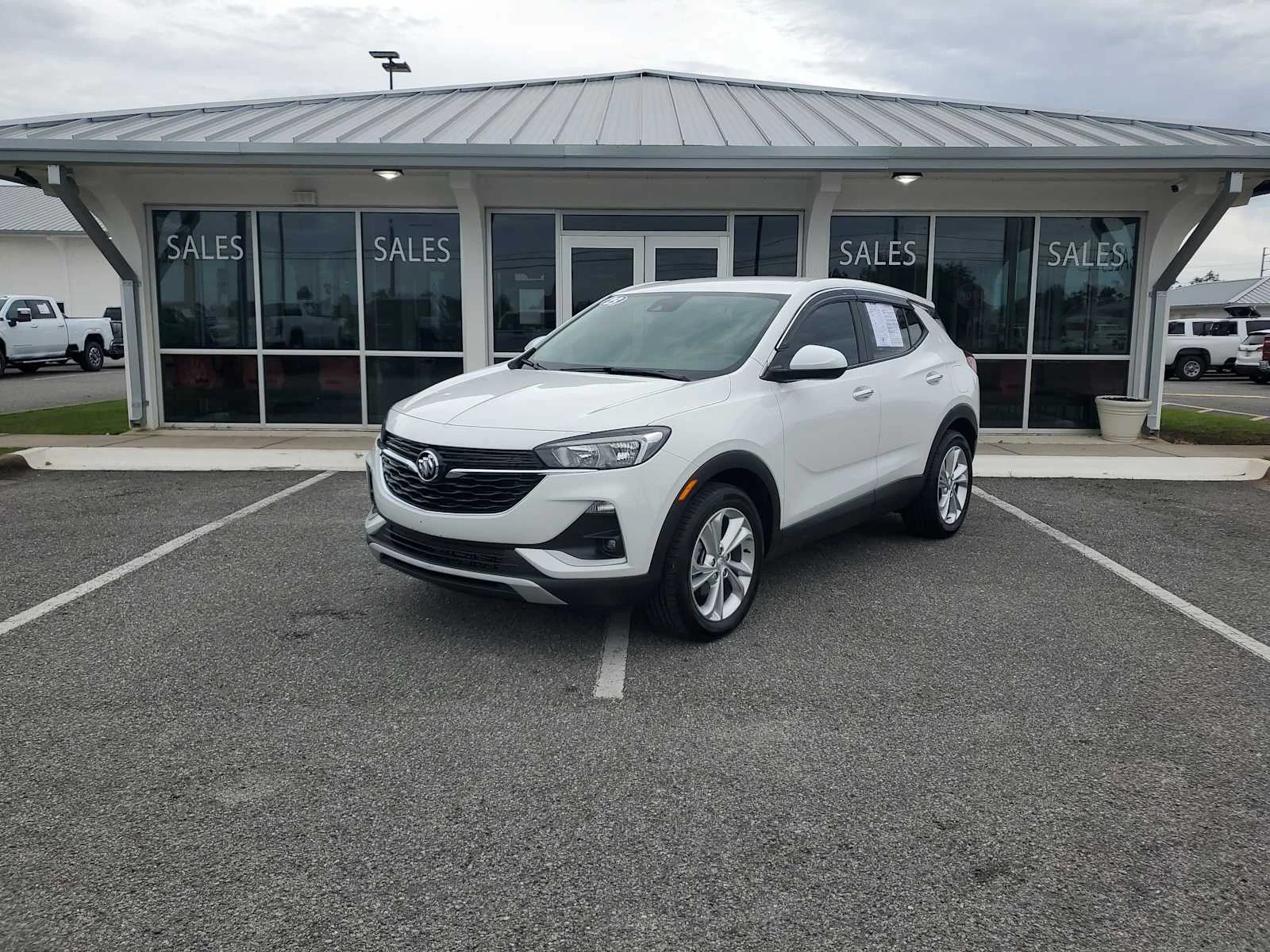 Used 2023 SUMMIT WHITE Buick Preferred image 1