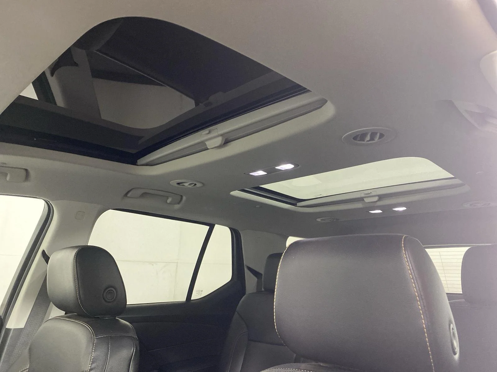 Used 2019 Silver Ice Metallic Chevrolet Premier image 14