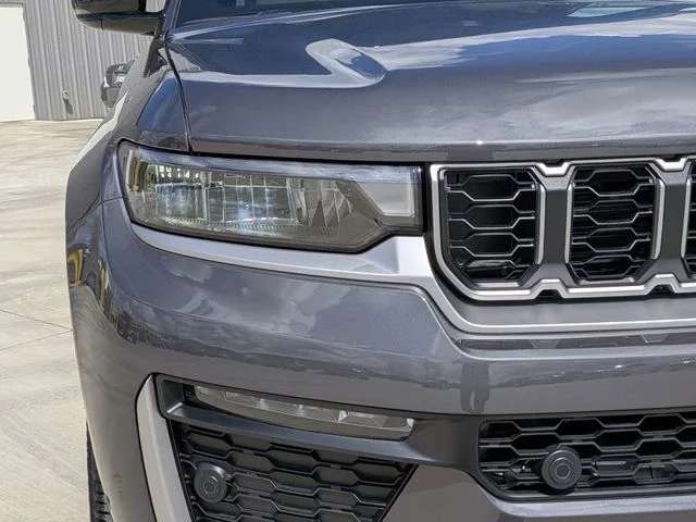 New 2026 Baltic Gray Metallic Clear-Coat Exterior Paint Jeep Limited image 9