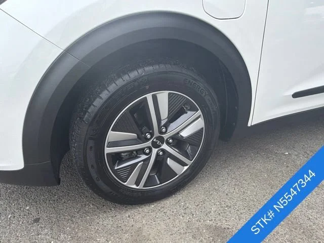 Used 2022 Snow White Pearl Kia EX image 4