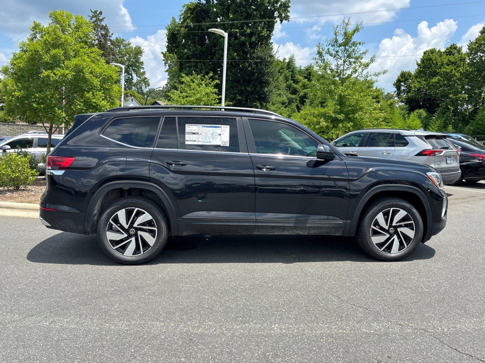 New 2026 deep black pearl Volkswagen 2.0T SE w/Technology image 6
