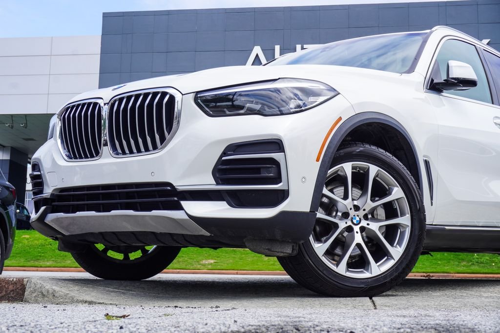 Used 2023 White BMW sDrive40i image 2