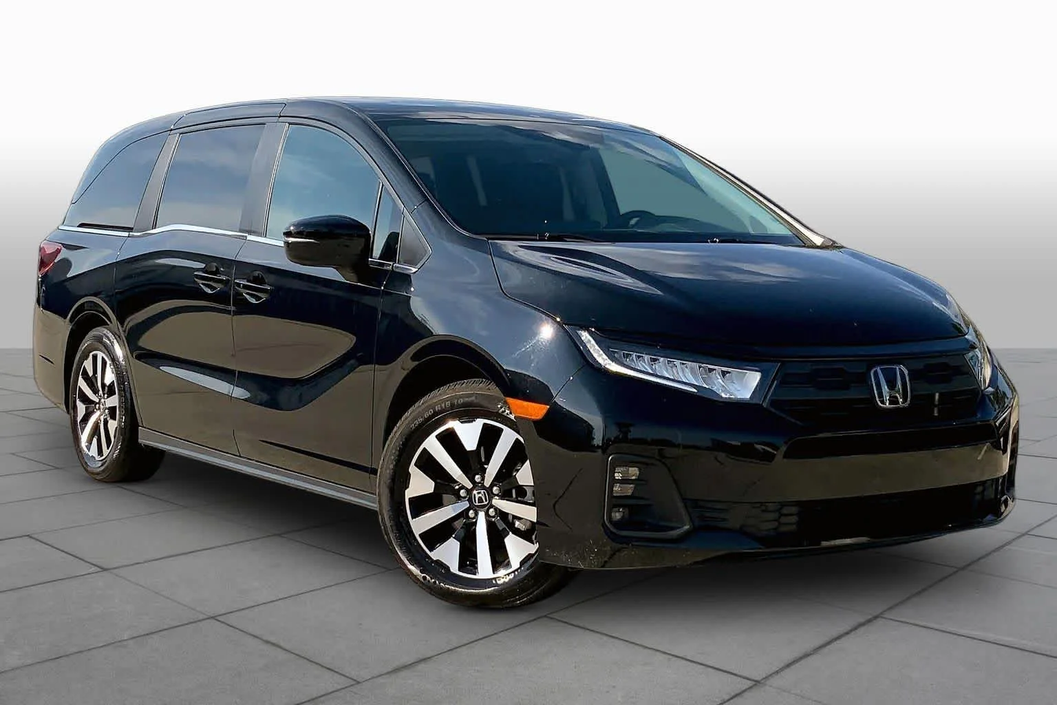 Used 2025 Crystal Black Pearl Honda EX-L image 3