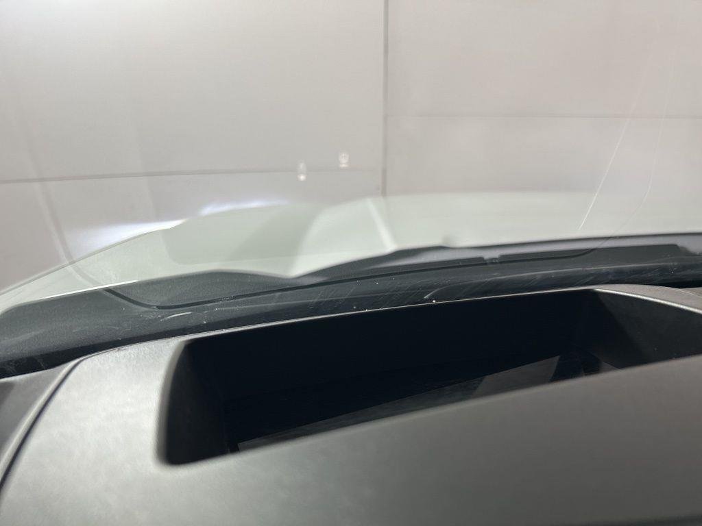 Used 2025 Summit White GMC AT4 image 28
