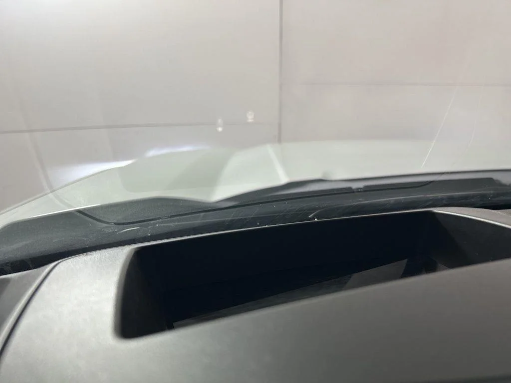 Used 2025 Summit White GMC AT4 image 28