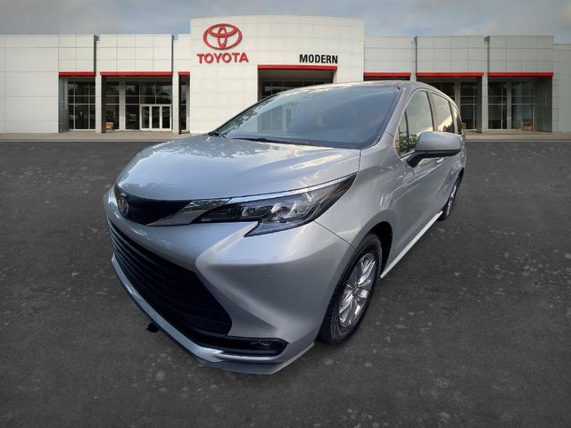 2025 Toyota Sienna XLE