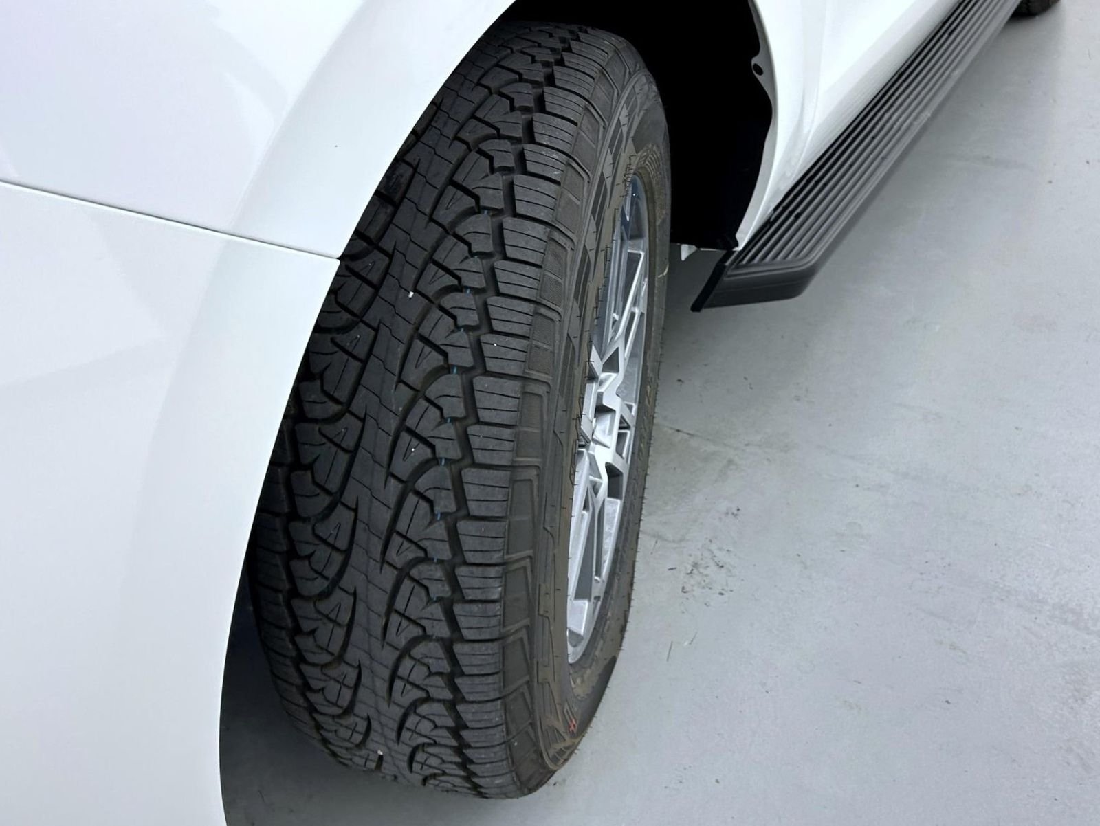 New 2026 Star White Metallic Tri-Coat Ford Active image 26