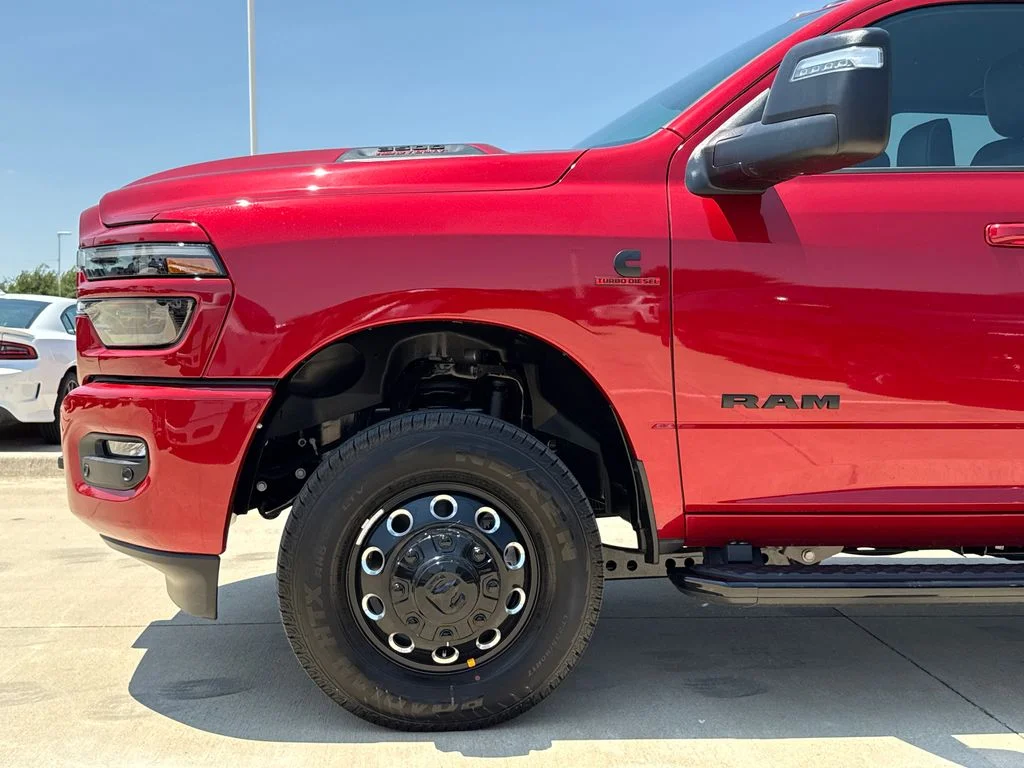 New 2026 Molten Red Pearl-Coat Exterior Paint RAM Laramie image 5