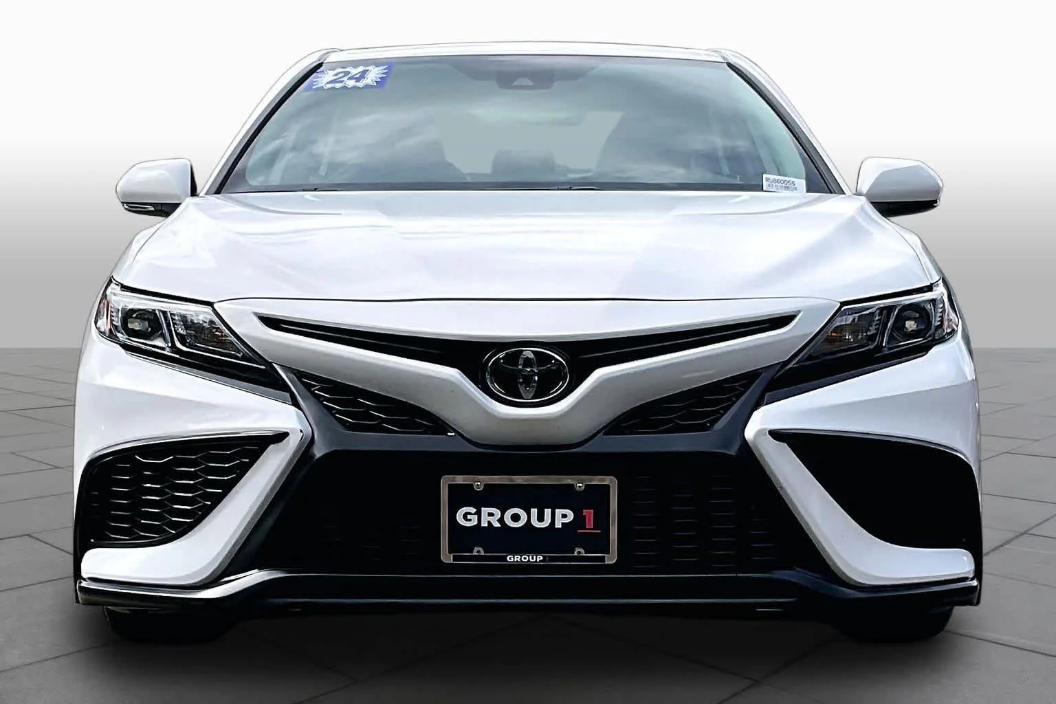 Used 2024 Ice Cap Toyota SE image 4