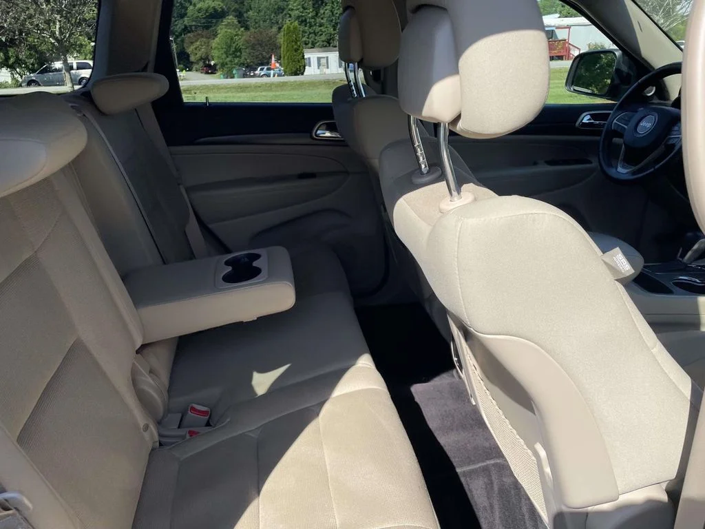Used 2017 Diamond Black Crystal Pearlcoat Jeep Laredo image 10