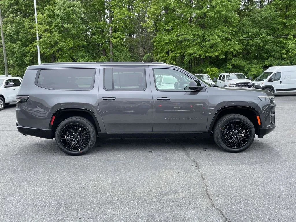 New 2026 Baltic-Gray Metallic Clear-Coat Exterior Paint Jeep Limited Reserve image 9
