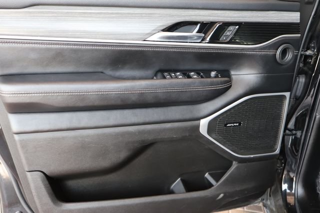 2024 Jeep Wagoneer L Series II - Photo 9