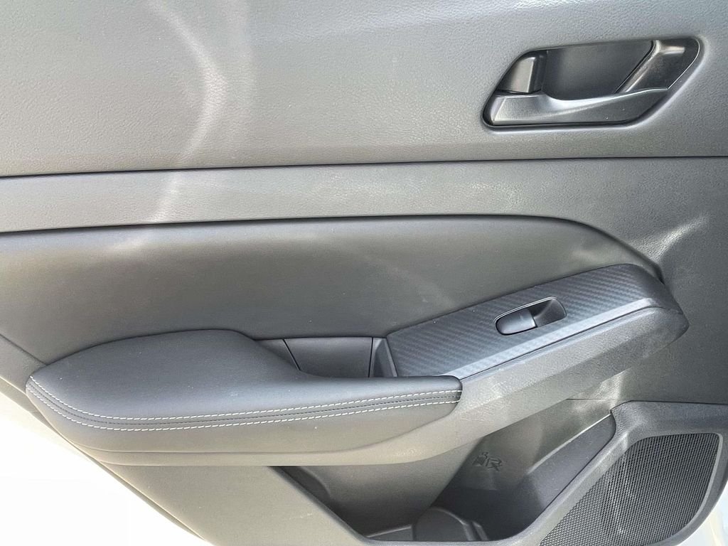 Used 2025 White Nissan 2.5 SV image 12