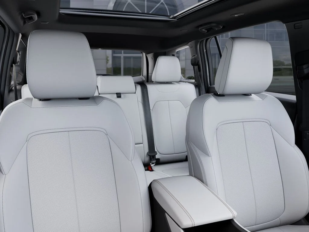 New 2026 Bright White Clear-Coat Exterior Paint Jeep Limited image 27