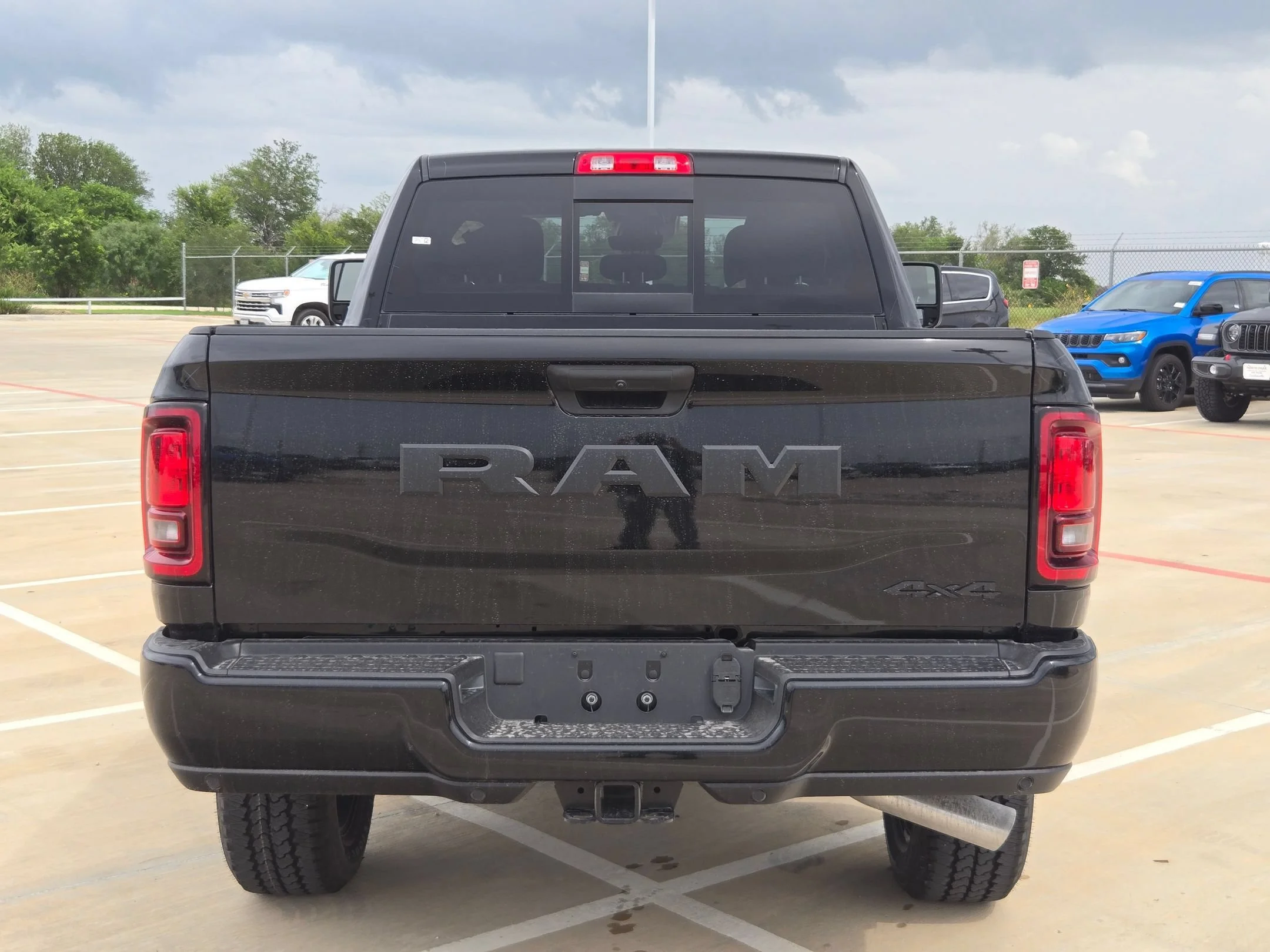 New 2026 Diamond Black Crystal Pearl-Coat Exterior Paint RAM  image 4