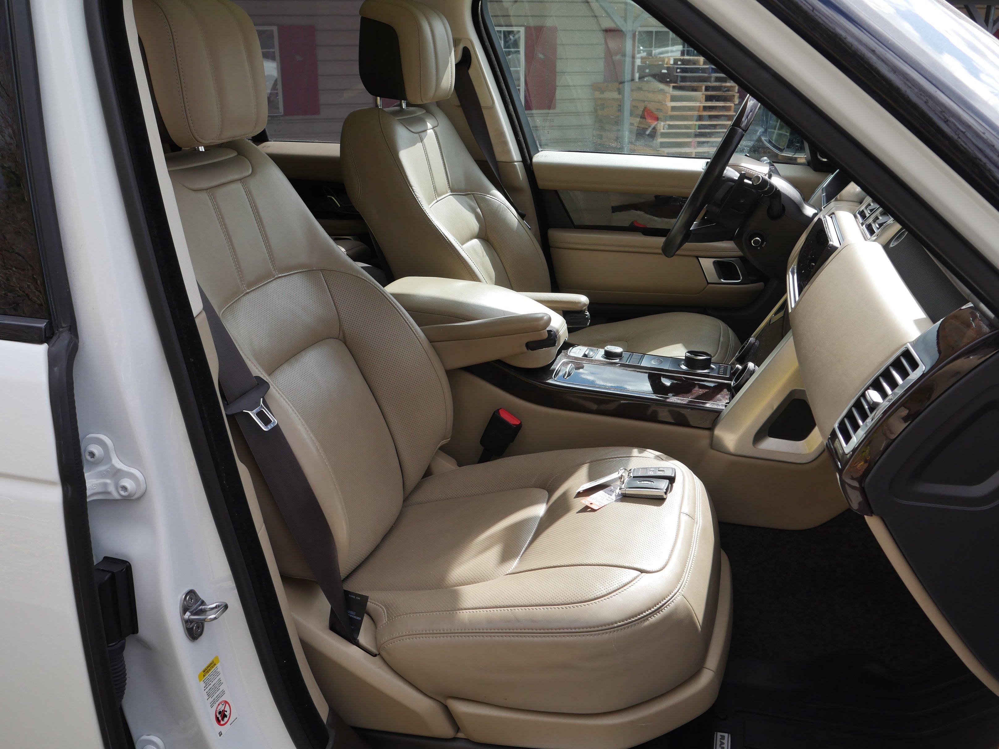 Used 2019 Fuji White Land Rover  image 34