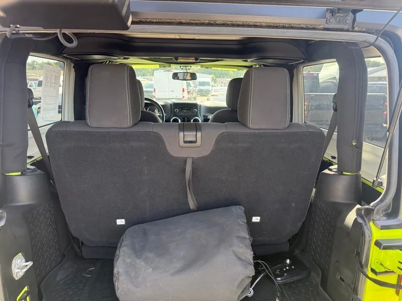 Used 2017 Green Jeep Sahara image 5