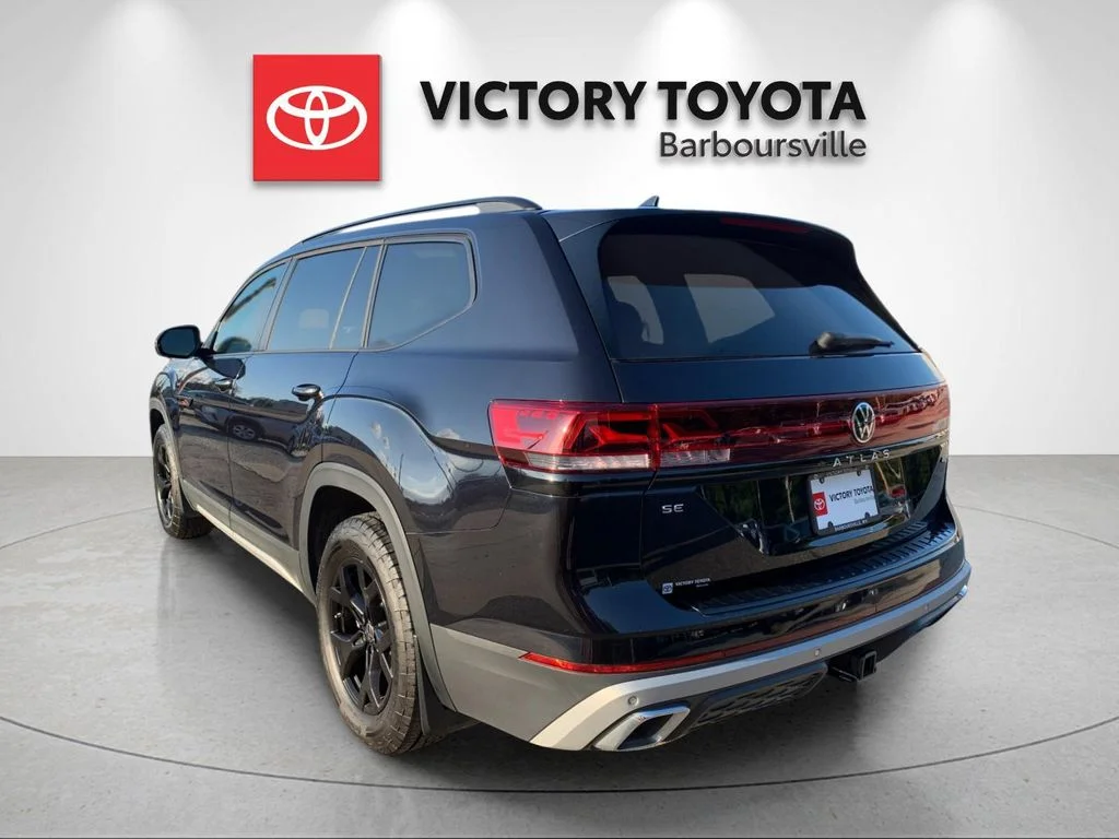 Used 2025  Volkswagen 2.0T Peak Edition image 3