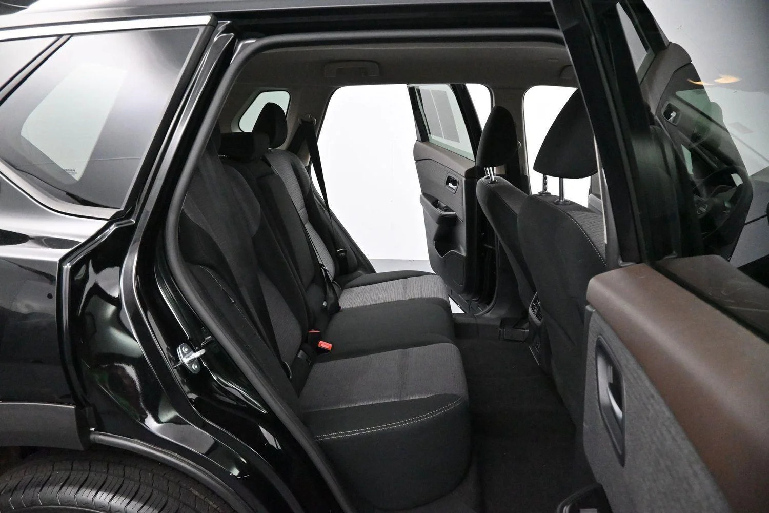 Used 2023 Super Black Nissan SV image 28