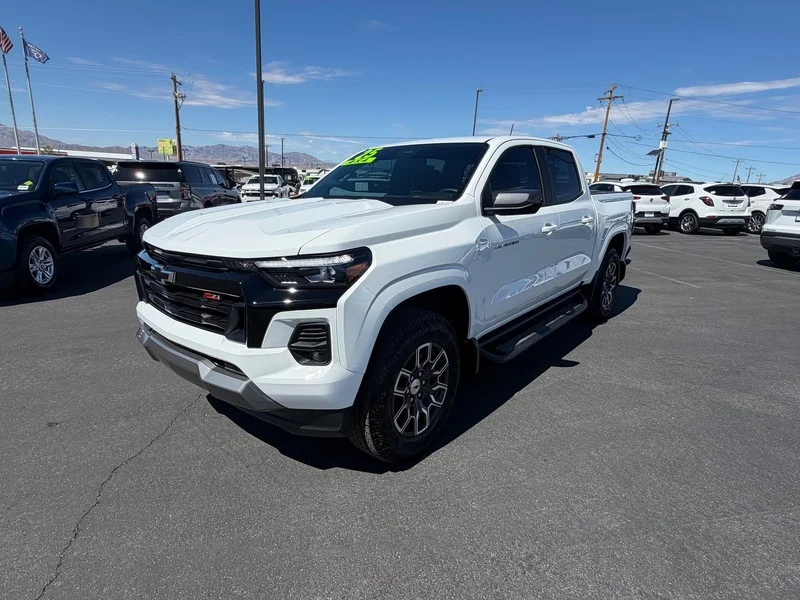 Used 2025 Summit White Chevrolet Z71 image 7