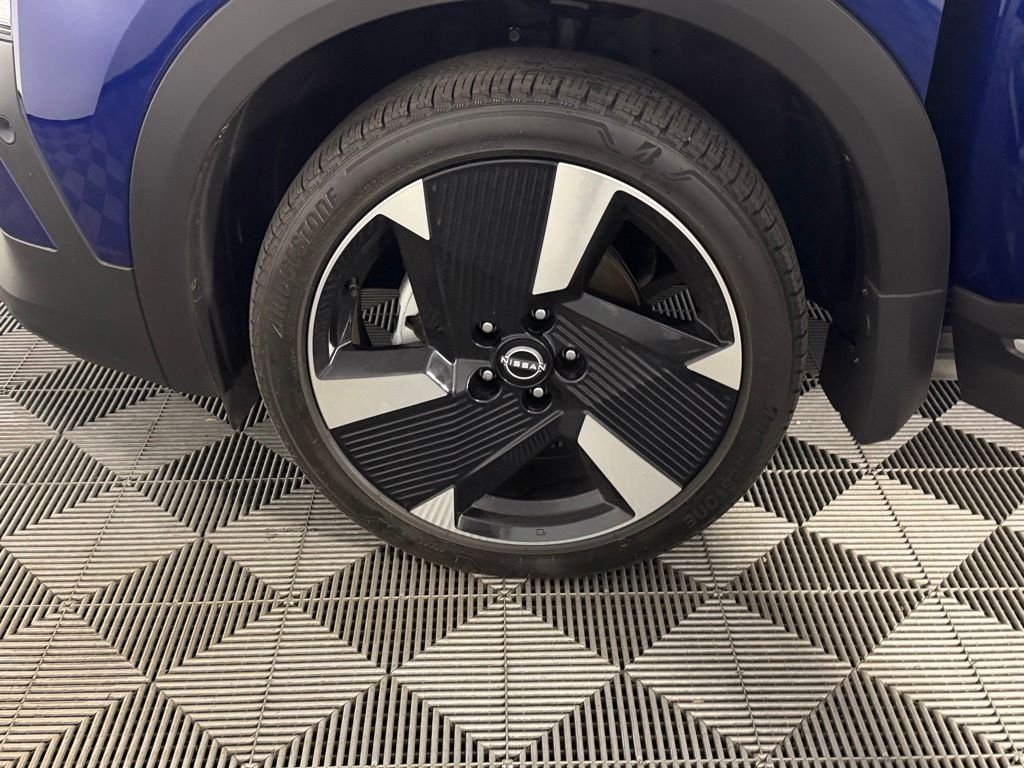 Used 2025 Deep Blue Pearl Nissan SR image 11