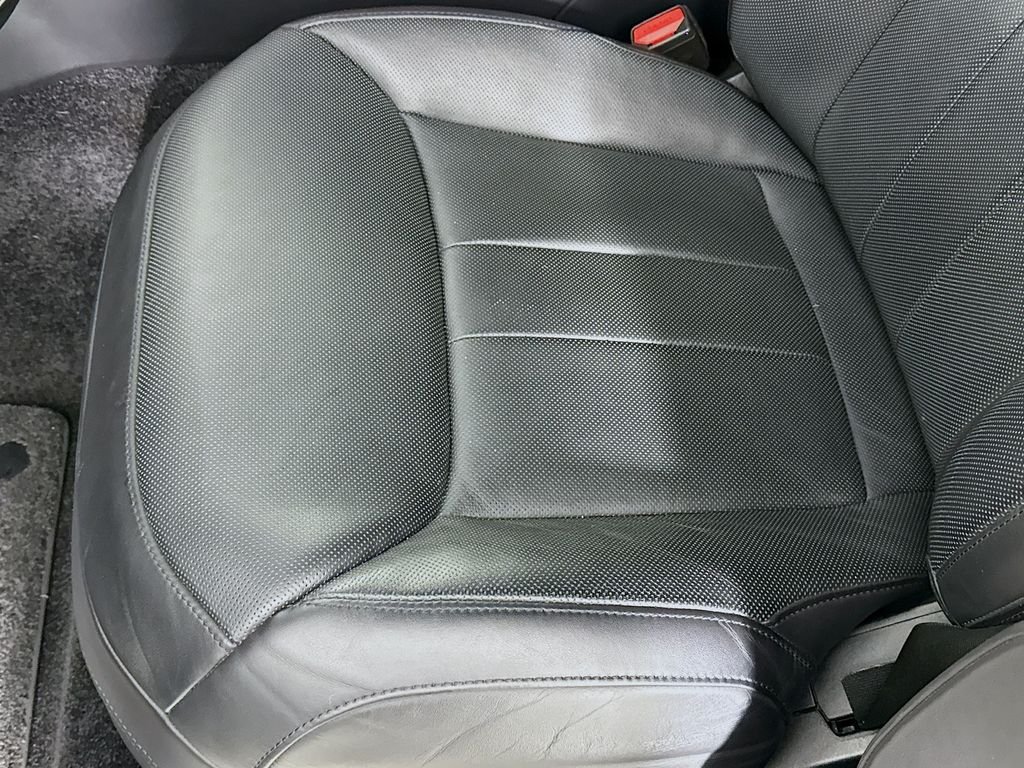 Certified Used 2023 Black Land Rover SE image 21