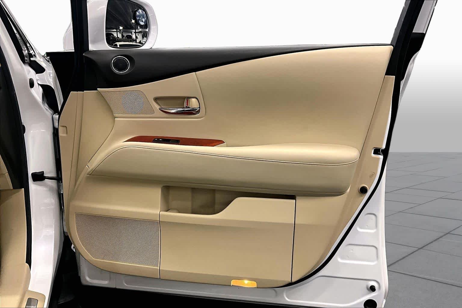 Used 2010 Starfire Pearl Lexus  image 22