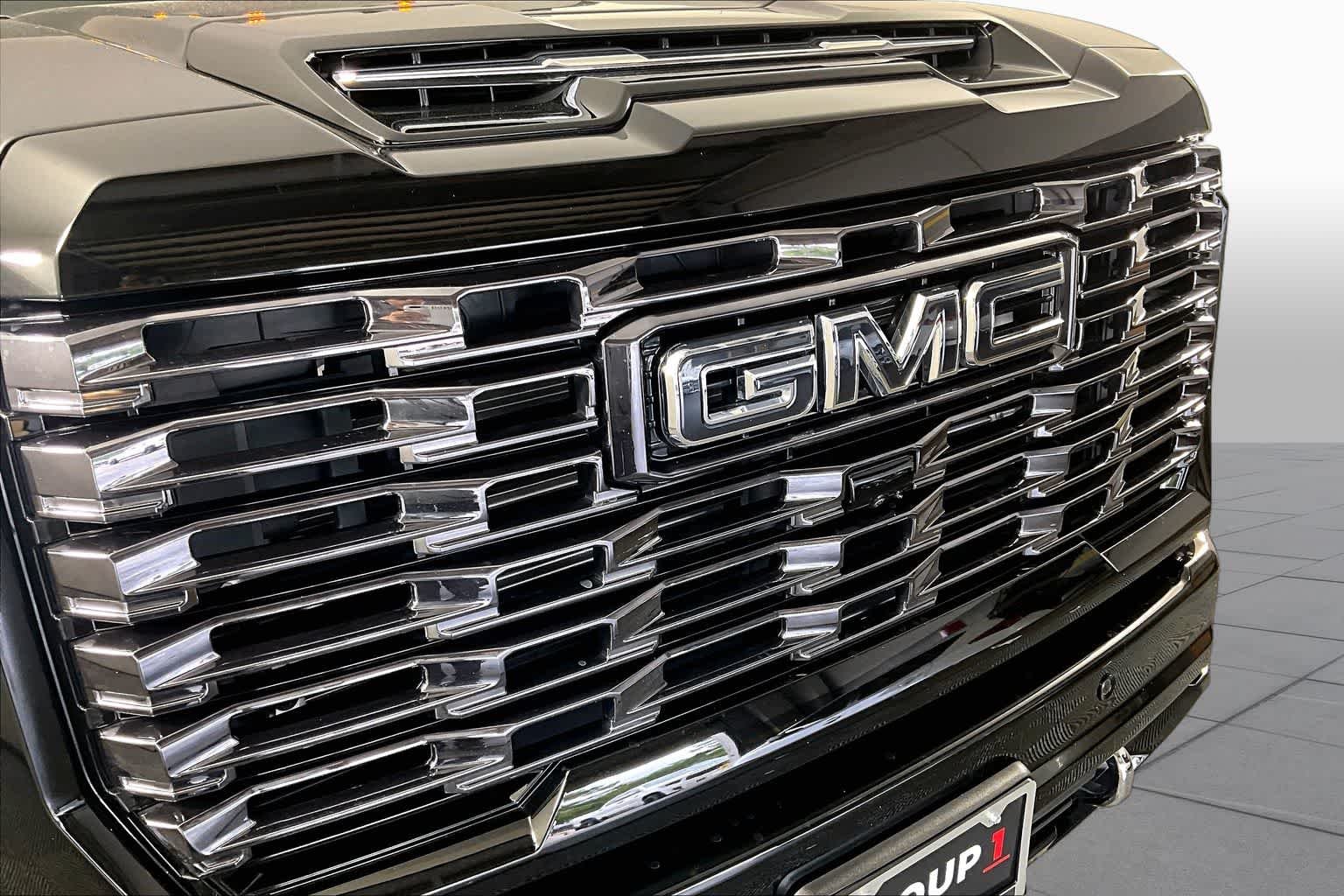 Used 2025 Onyx Black GMC Denali Ultimate image 28