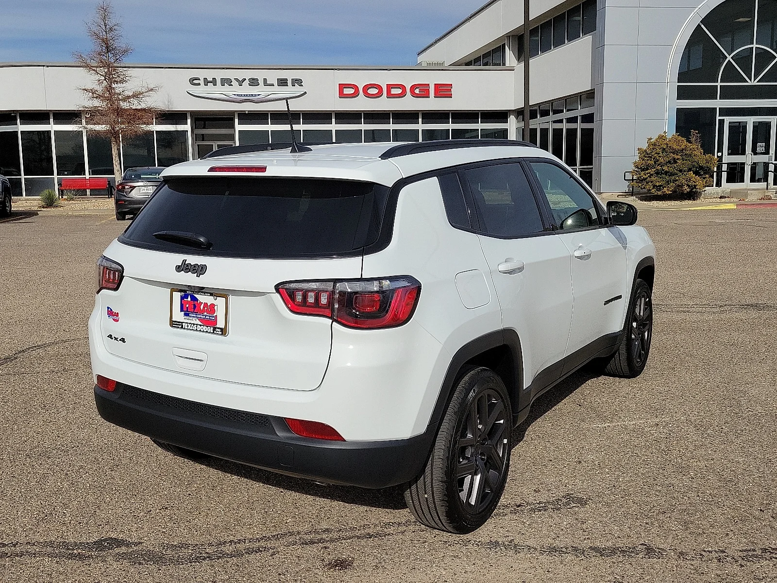 New 2026 PW7 Bright Whit Jeep LATITUDE ALTITUDE 4X4 image 4