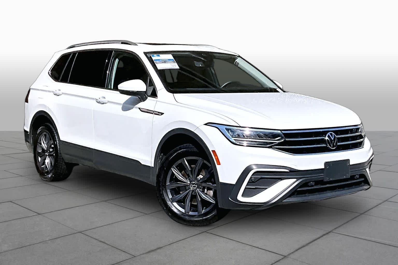 Used 2022 Pure White Volkswagen SE image 3