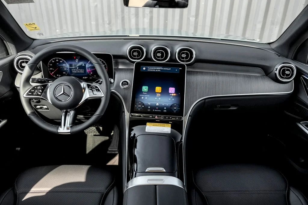 New 2026 Verde Silver Metallic Mercedes-Benz GLC 300 image 18