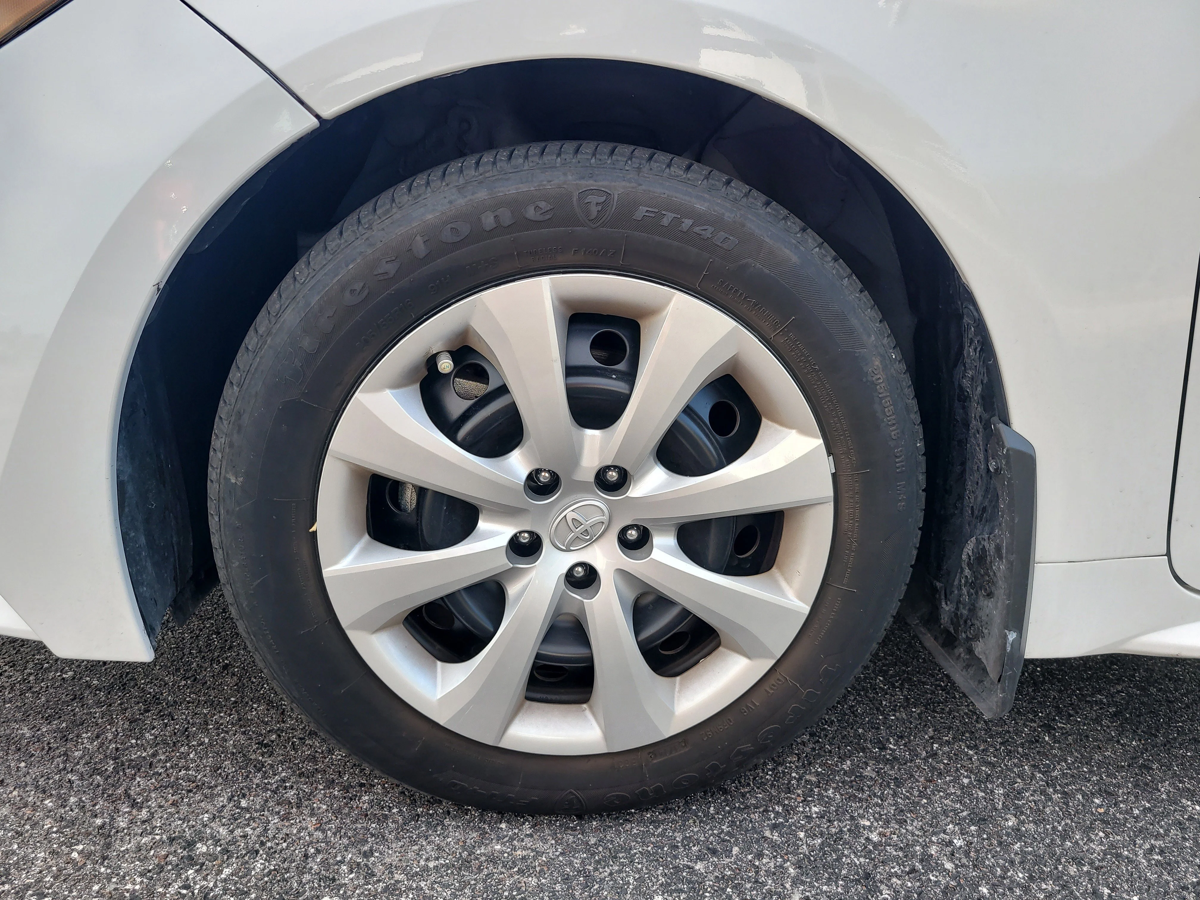 Used 2025 Ice Toyota LE image 9