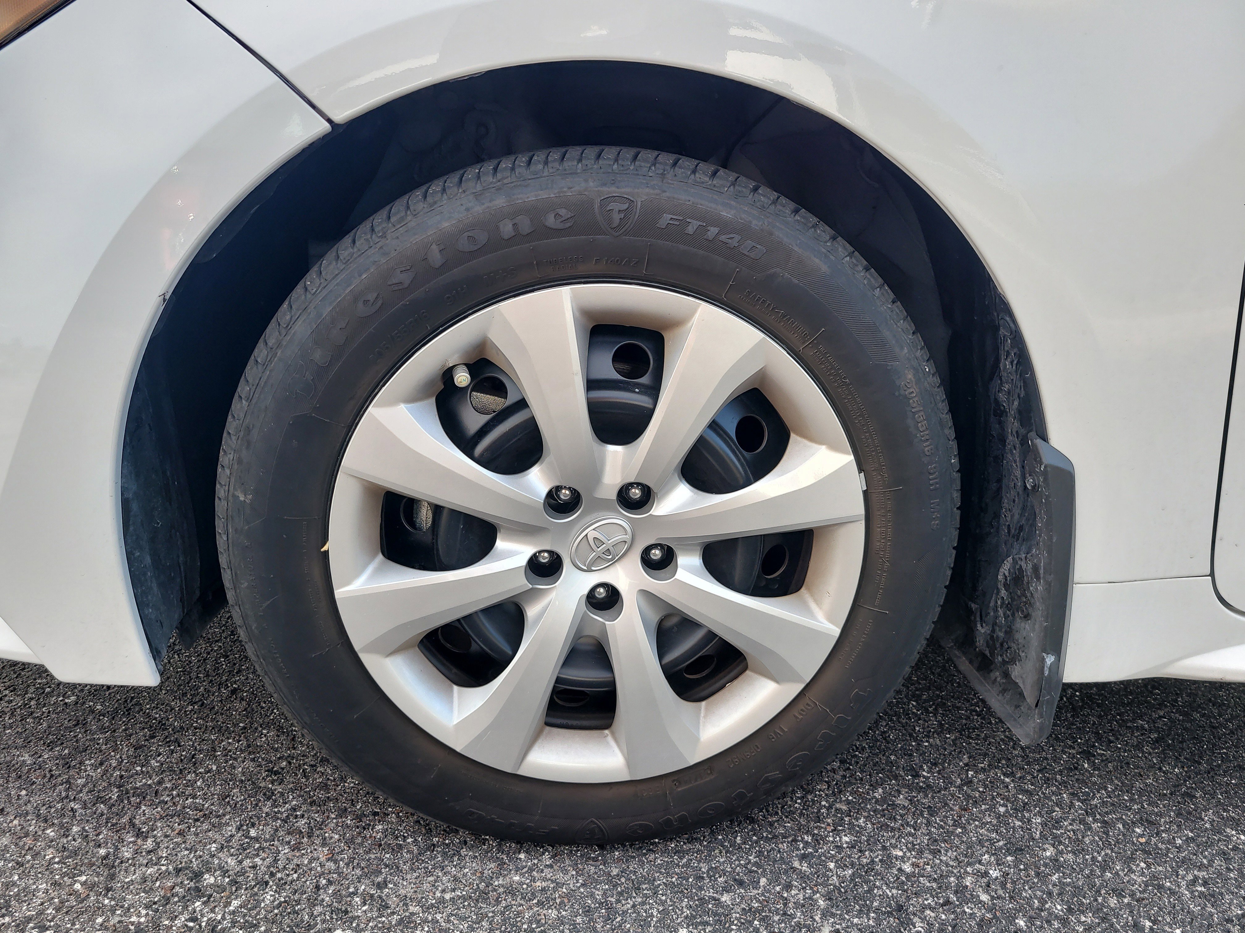 Used 2025 Ice Toyota LE image 9