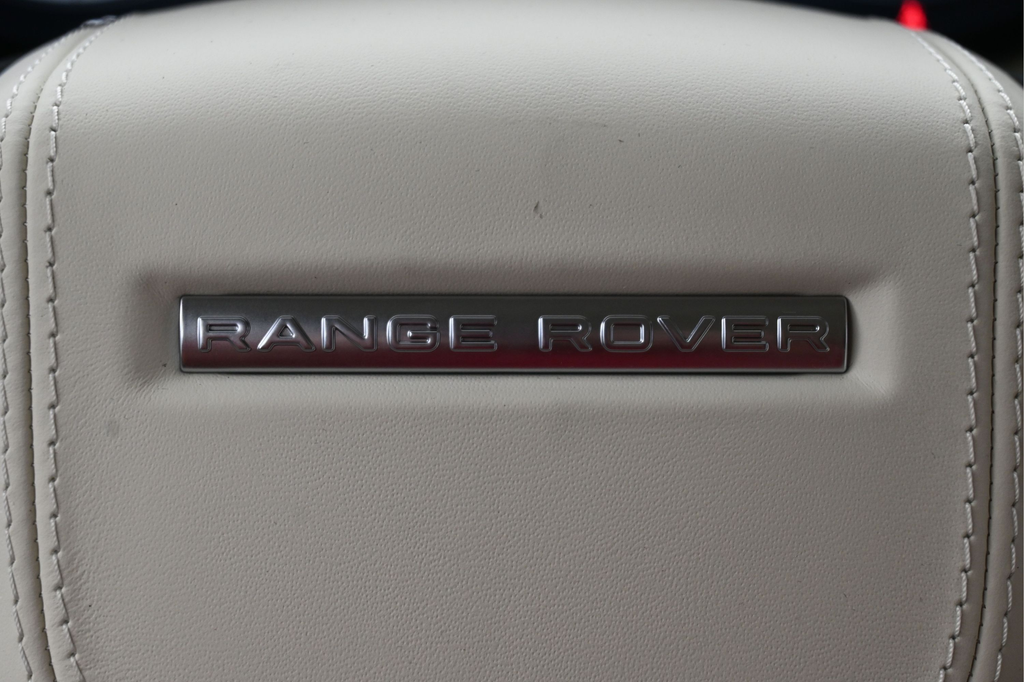New 2026 Eiger Grey LAND ROVER SE image 18