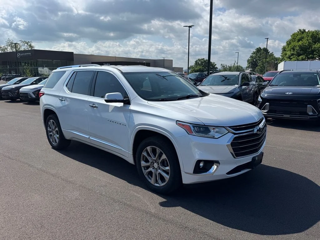Used 2018 Beige Chevrolet Premier image 2