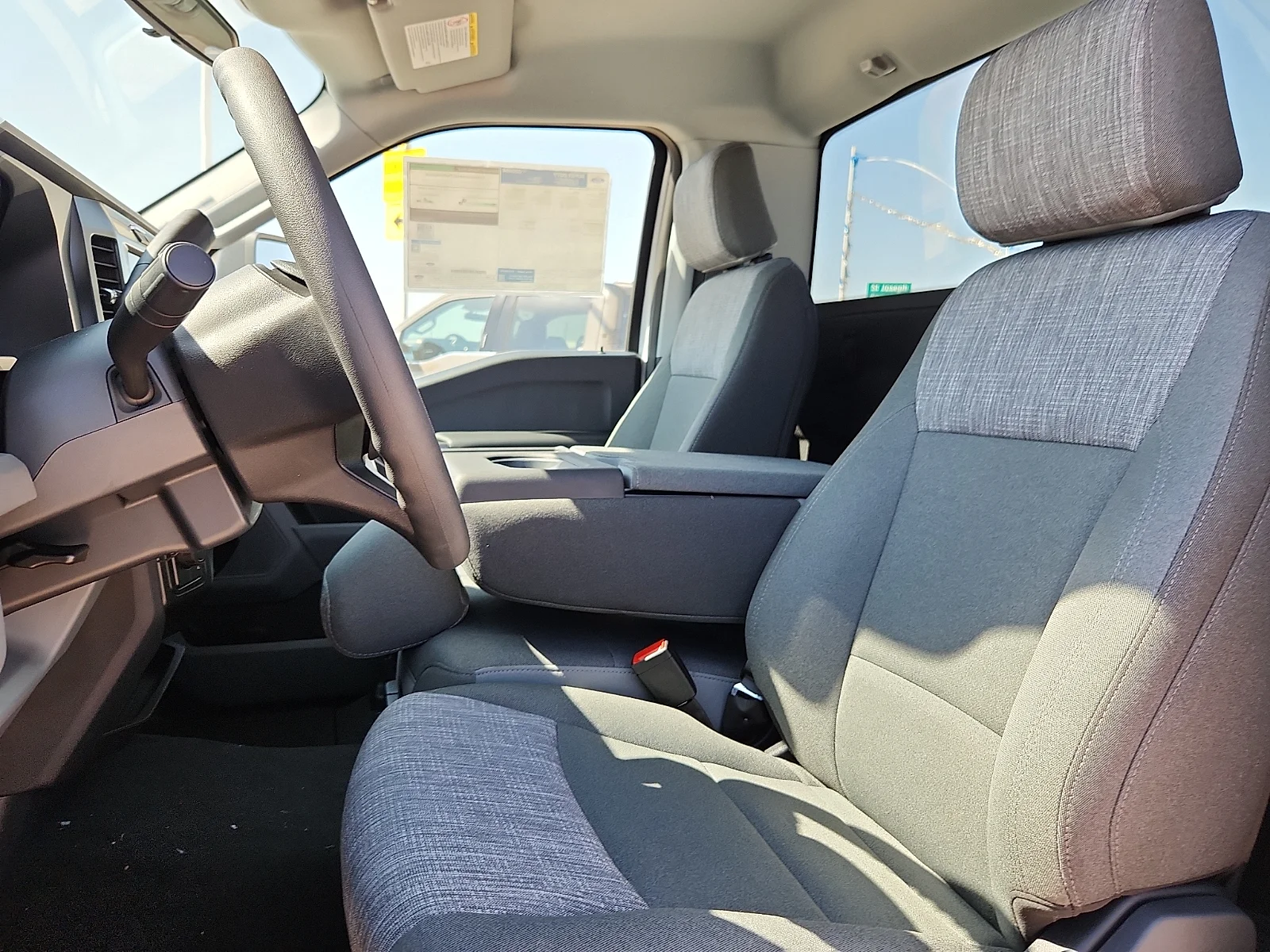 New 2027 Oxford White Ford XLT image 18