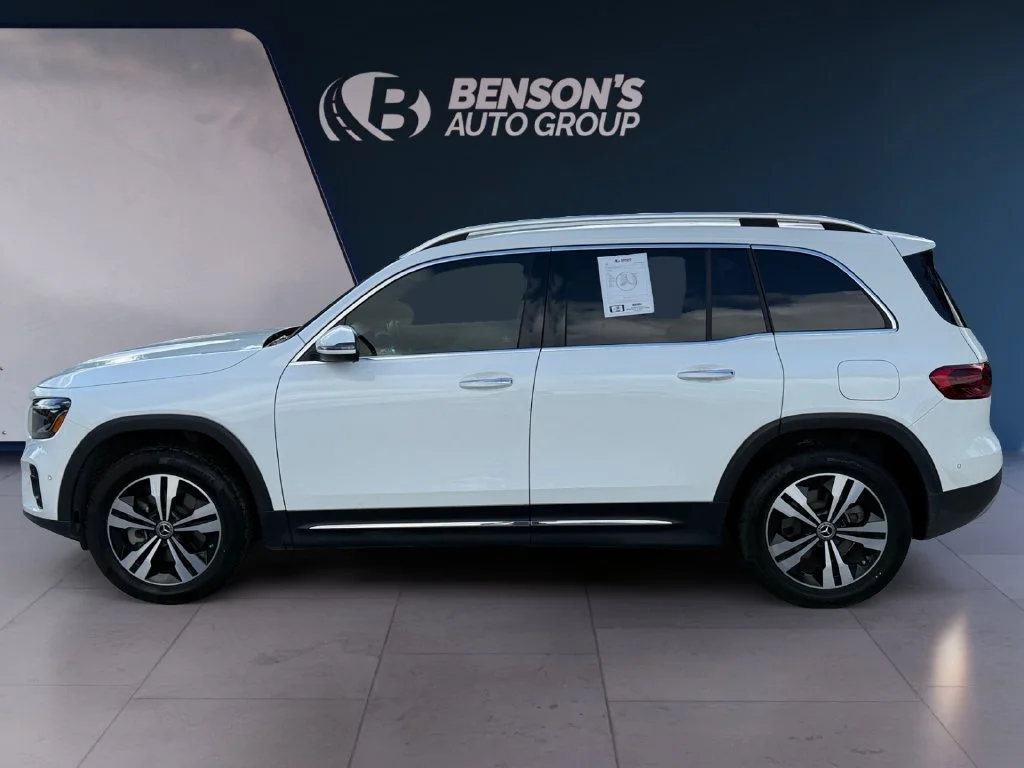Used 2025  Mercedes-Benz GLB 250 image 2