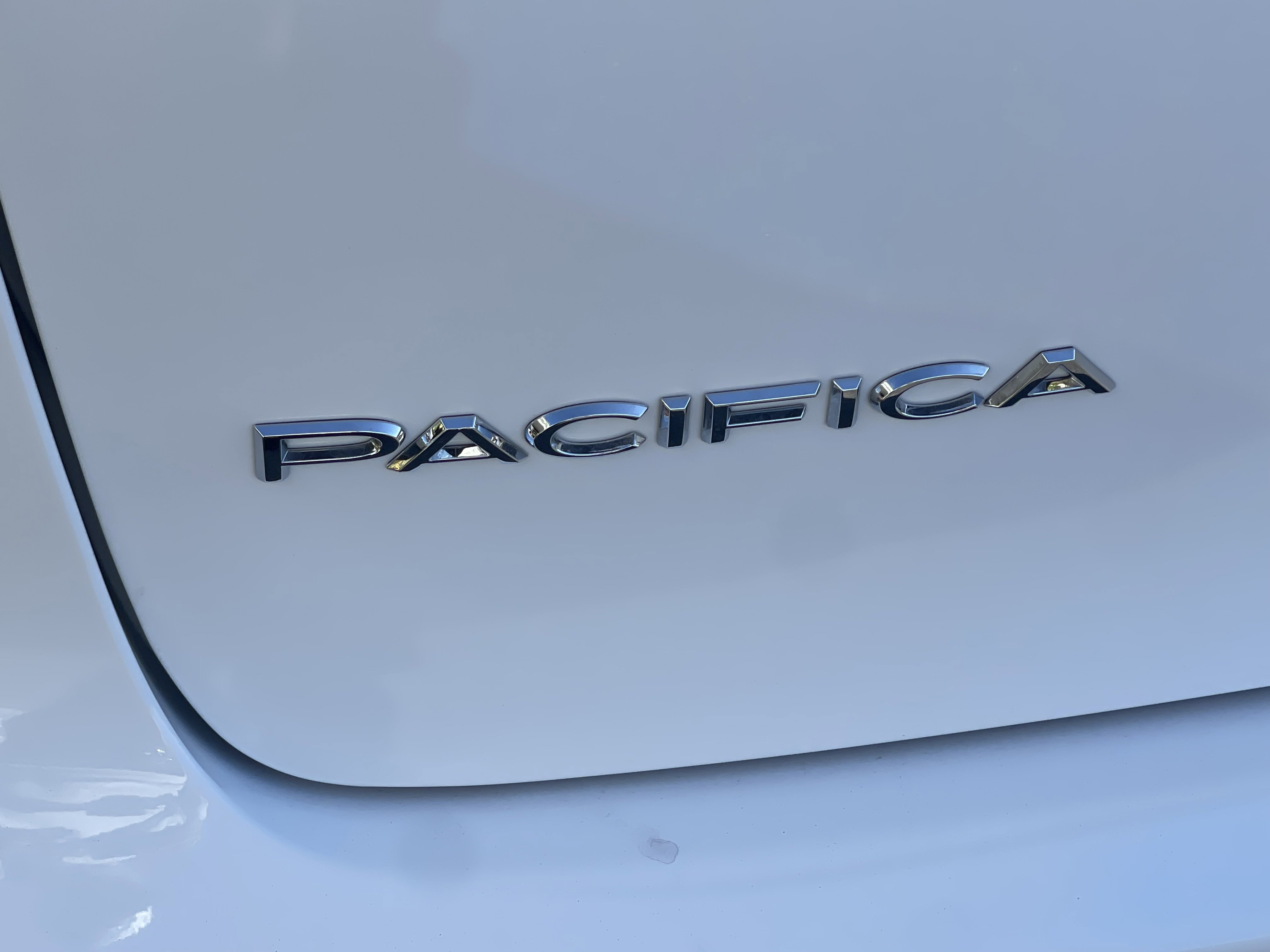 New 2026 Bright White Clear-Coat Exterior Paint Chrysler Select image 12