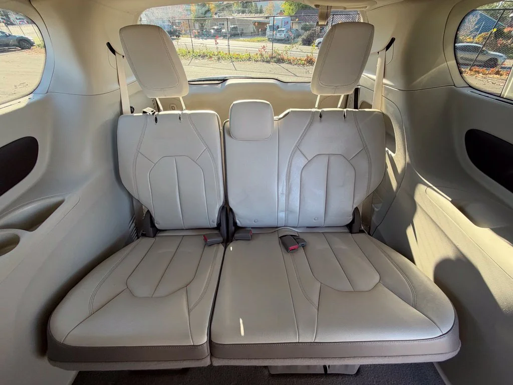 Used 2017 Tusk White Chrysler Touring L image 25