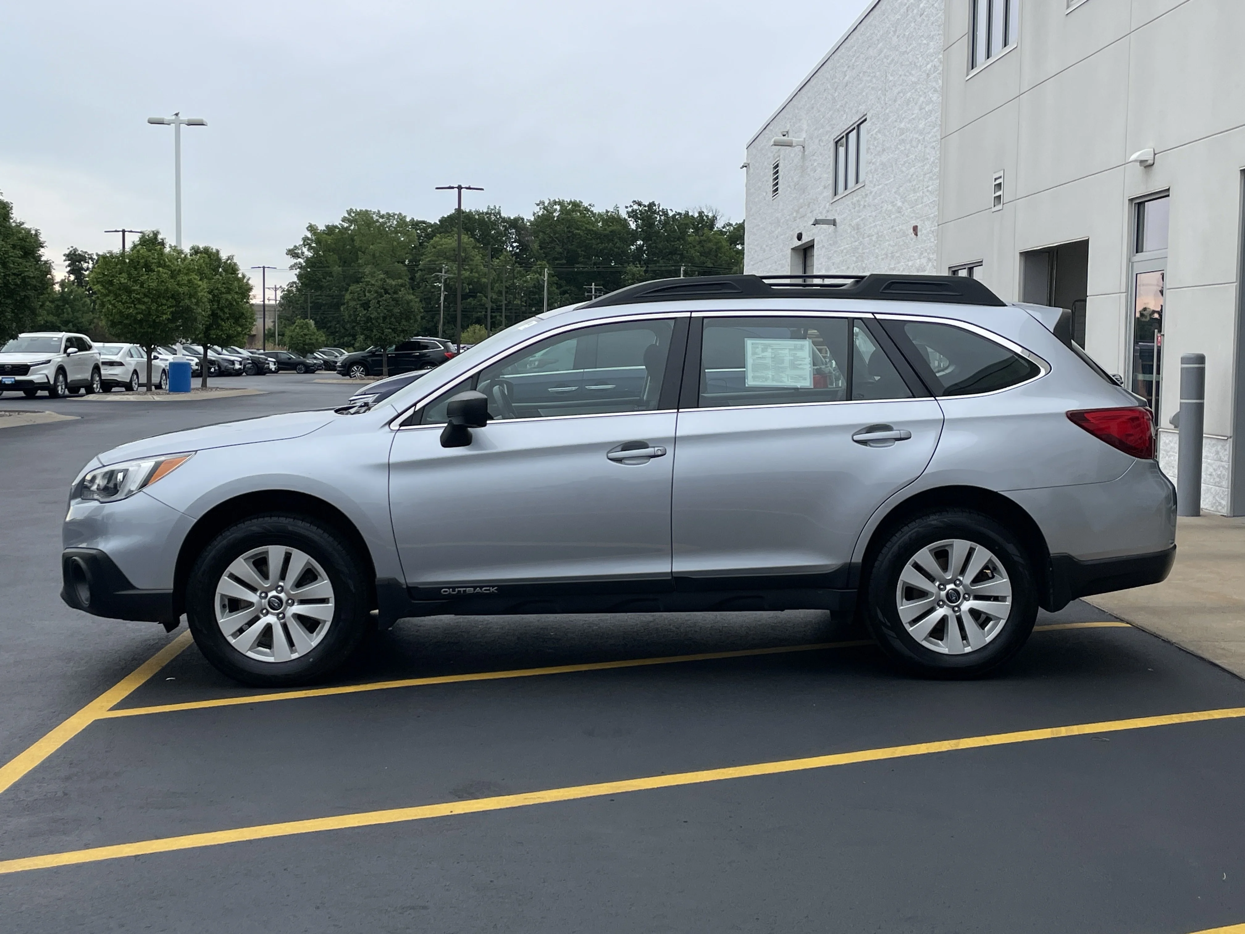 Used 2017 Ice Silver Metallic Subaru 2.5i image 4