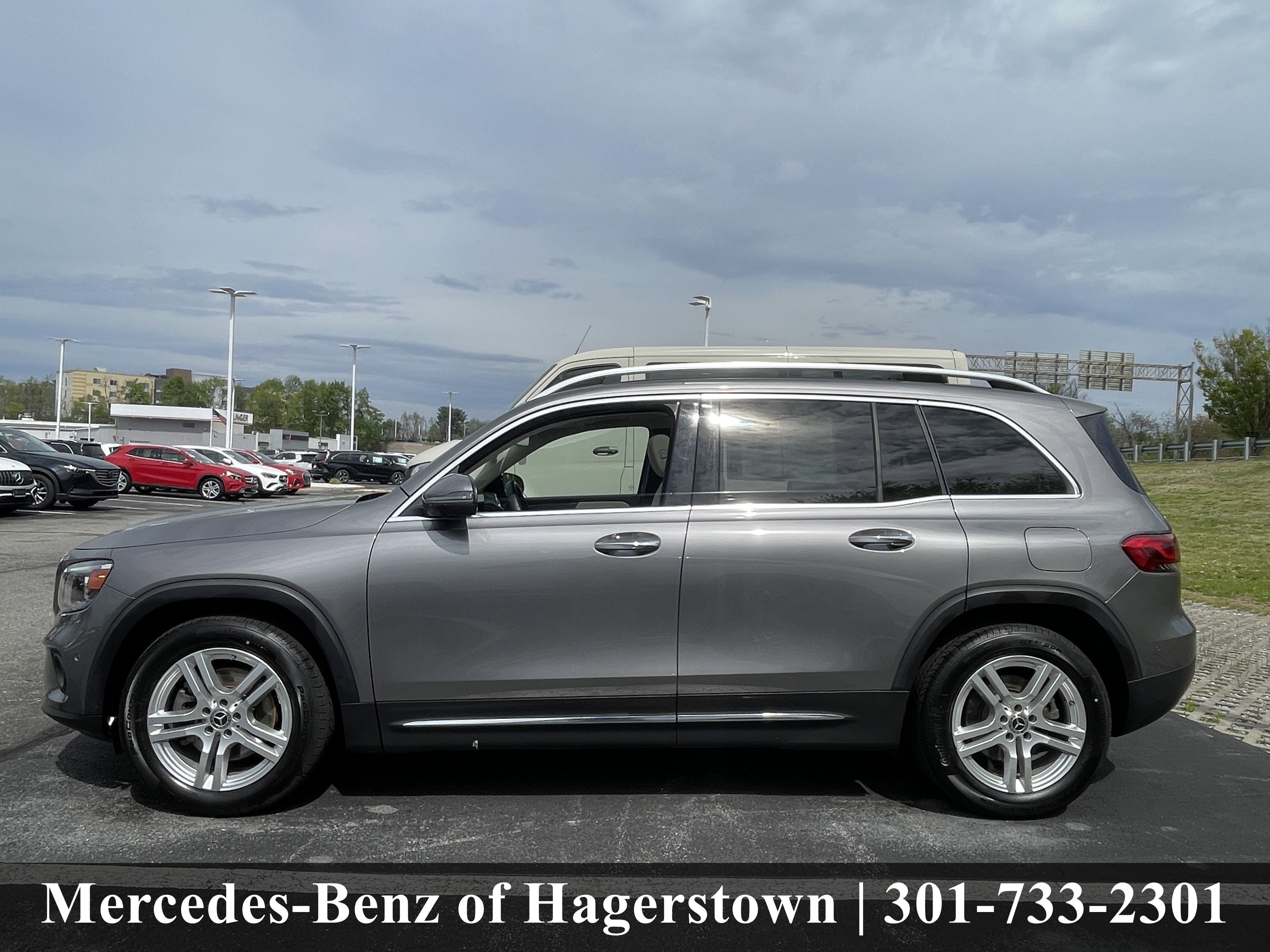 Certified Used 2022 Mountain Grey Metallic Mercedes-Benz GLB 250 4MATIC® SUV image 4