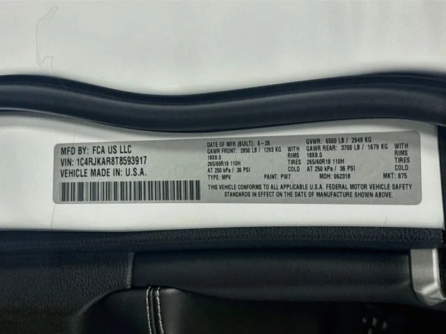 New 2026 Bright White Clear-Coat Exterior Paint Jeep Laredo image 33