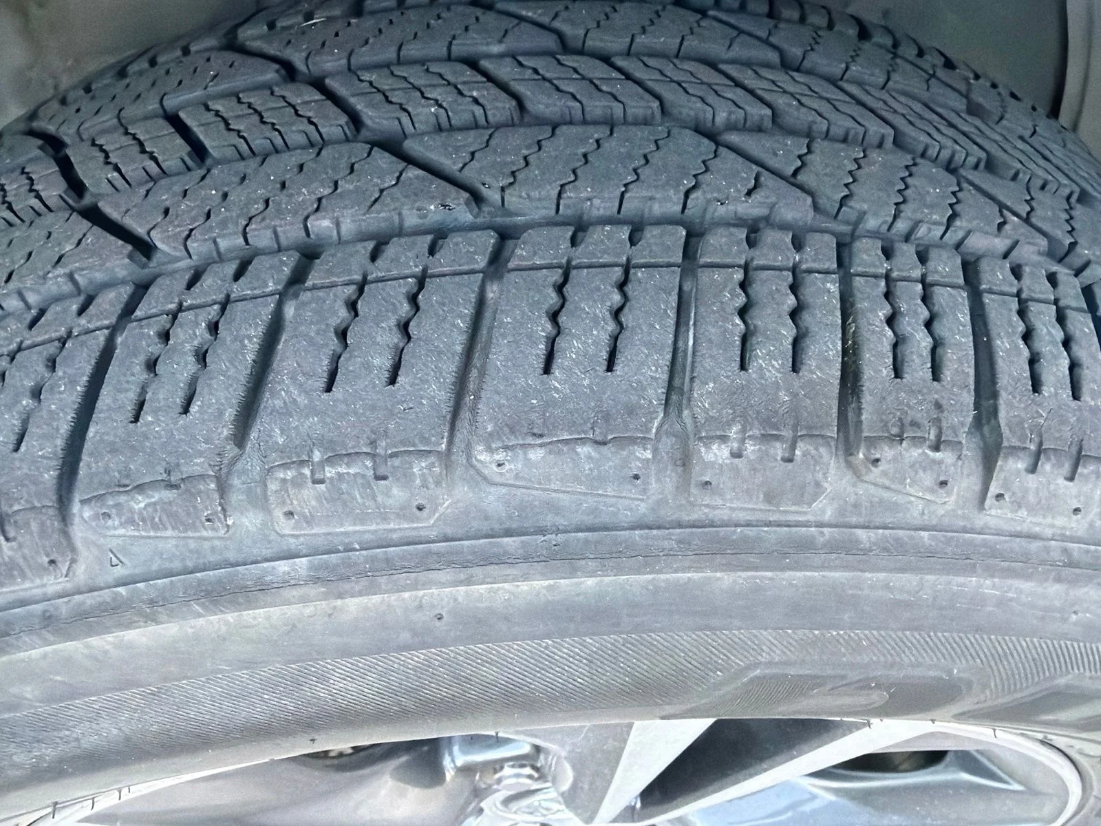 Used 2018 Silver Toyota LE image 3