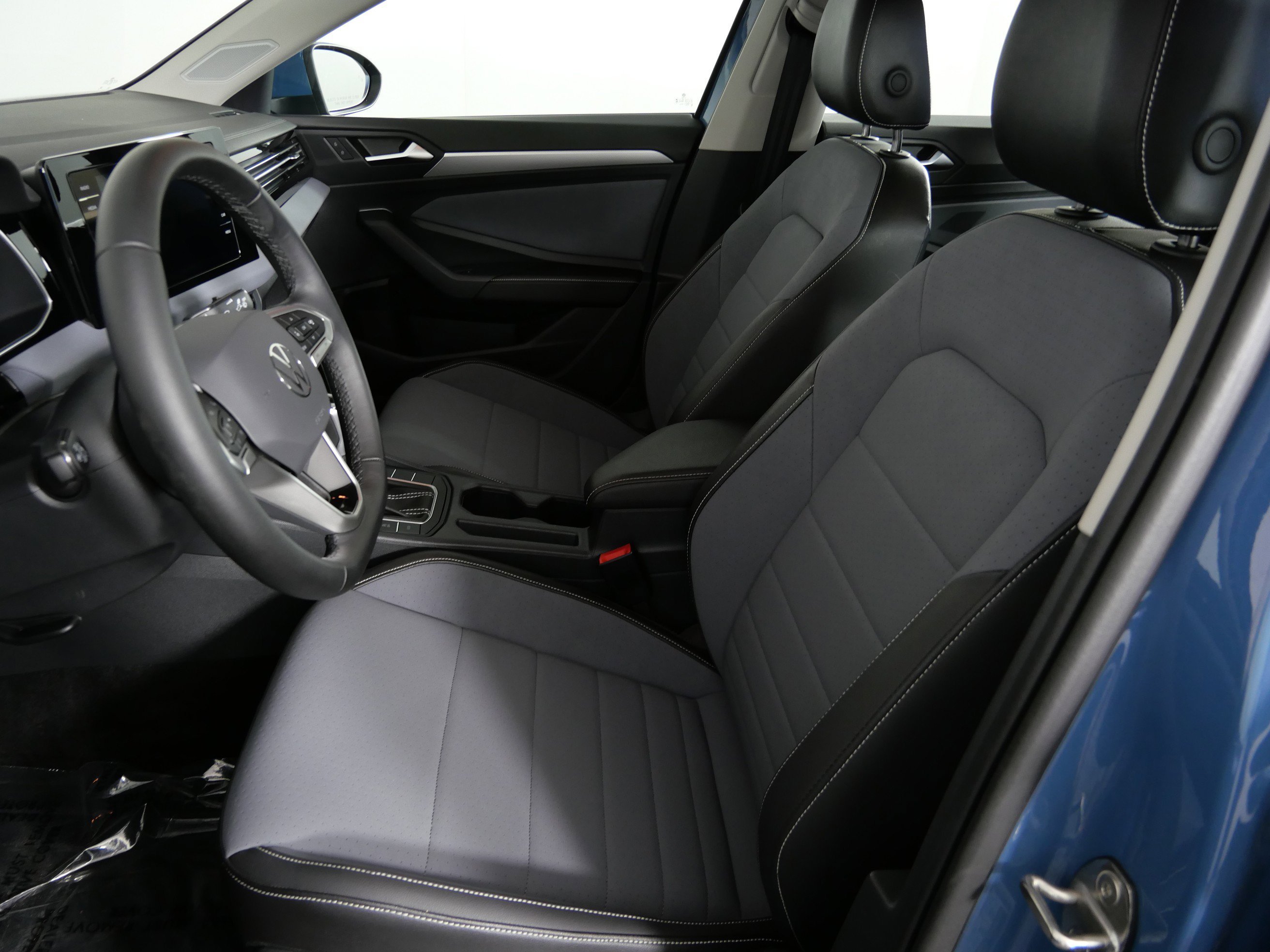 Used 2025 MONTERY BLUE Volkswagen SE image 19