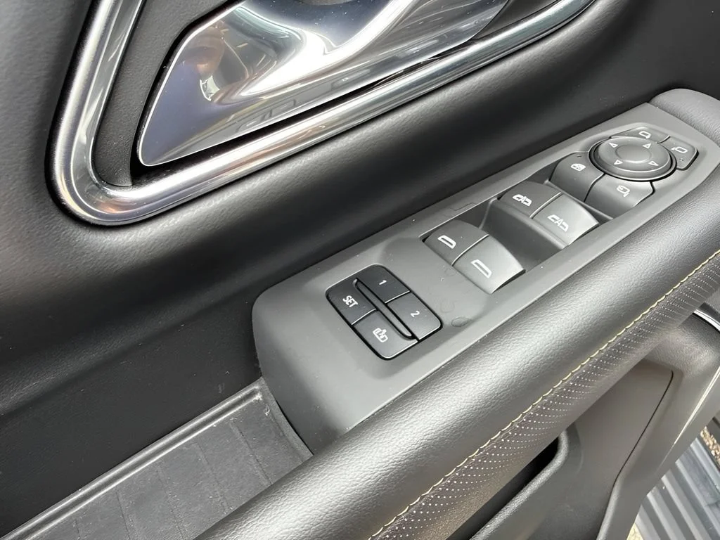 Used 2023 Summit White GMC AT4 image 11