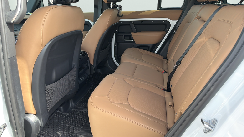 New 2026 Fuji White Land Rover X-Dynamic SE image 18