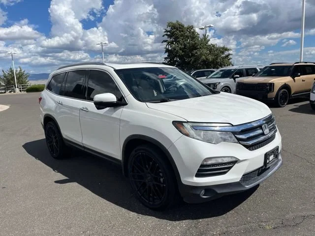 Used 2018 Diamond White Pearl Honda Touring image 4