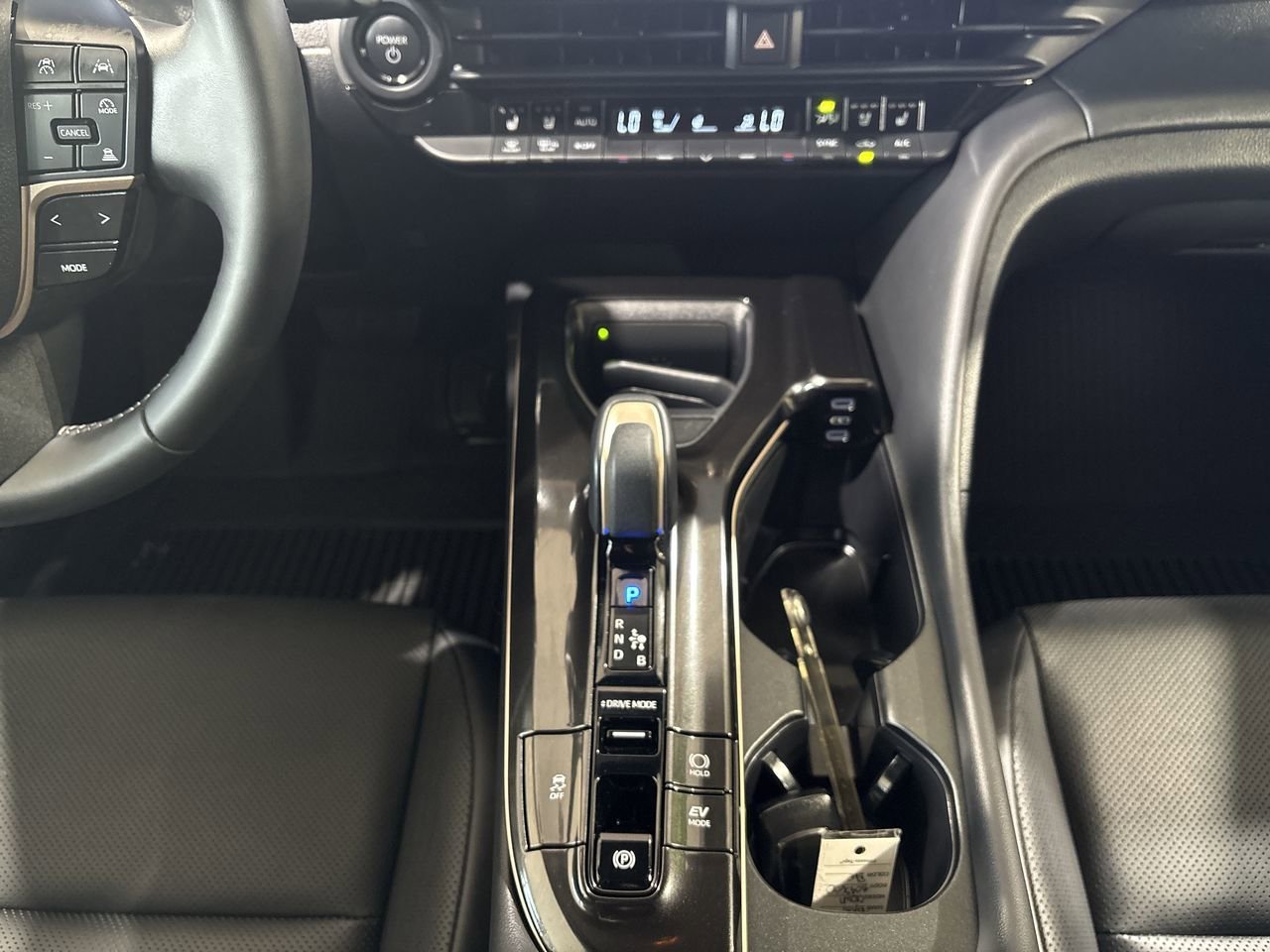2026 Toyota Crown XLE - Photo 21