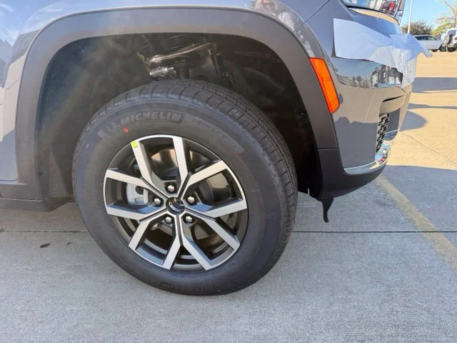 New 2027 Gray Jeep Laredo X image 4