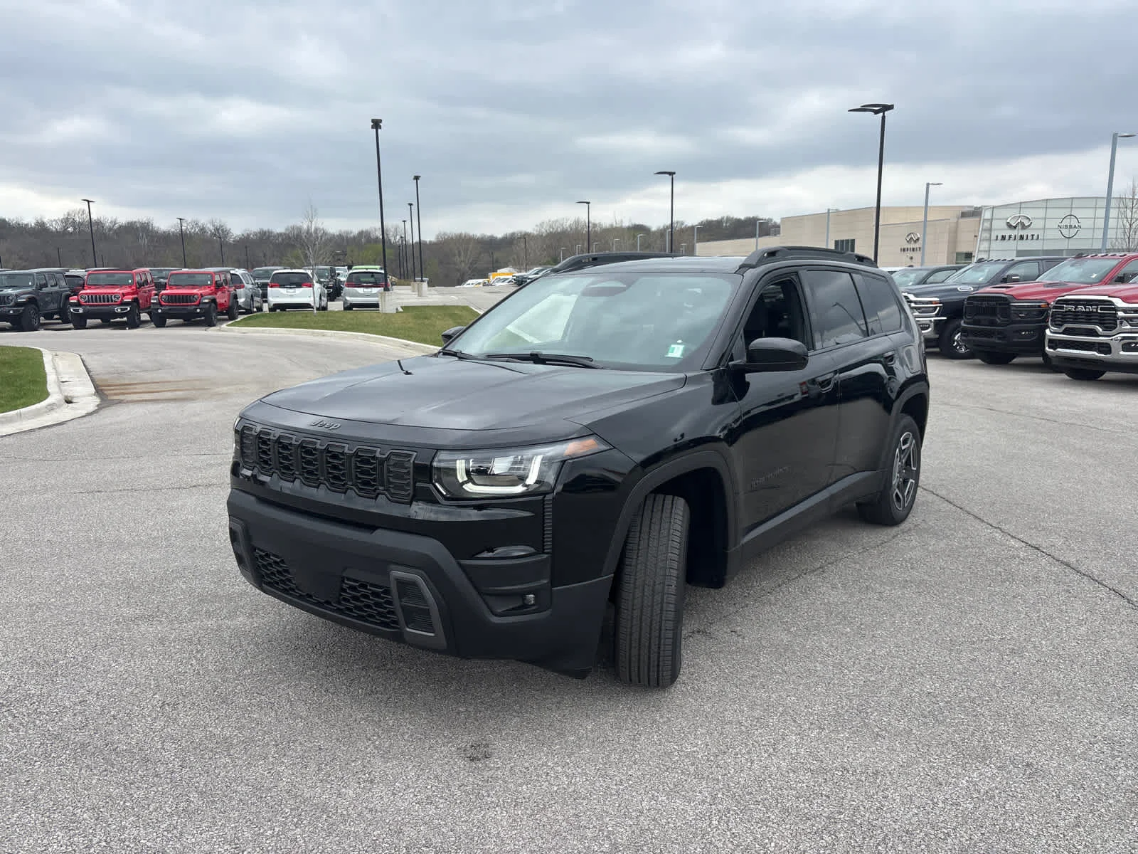 New 2026 Diamond Black Crystal Pearlcoat Jeep Laredo image 4